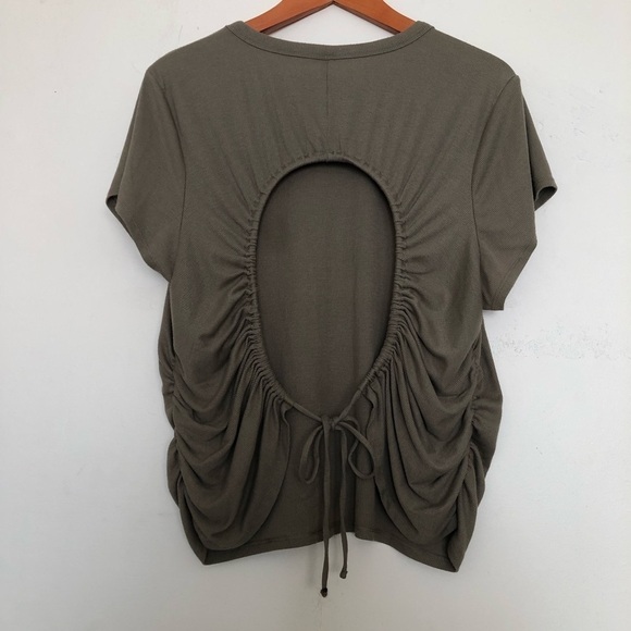 Old navy UltraLite Open-Back Rib-Knit T-Shirt - Picture 3 of 5